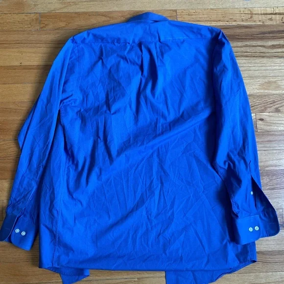 Chaps men's blue button down dress shirt. Size 14-14.5 and 32/33 (size small). - Picture 2 of 3